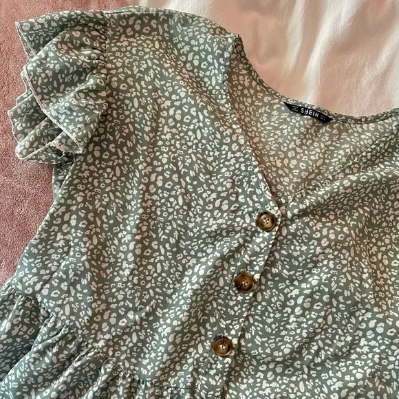 Ditsy Pattern Ruffle Sleeve Top - Picture 4 of 7